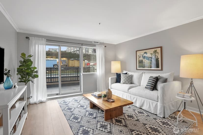 Property photo for 321 10th Avenue S #604, Seattle photo 2