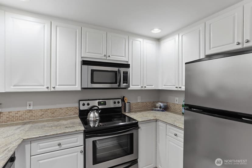 Property photo for 321 10th Avenue S #604, Seattle photo 8