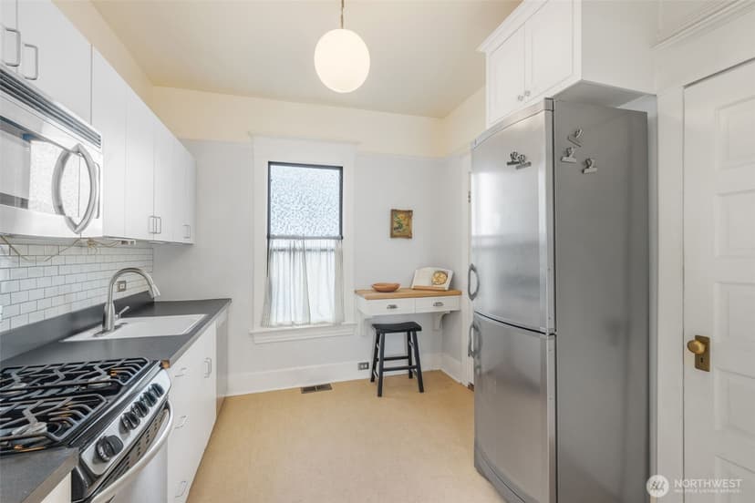Property photo for 2614 E John Street, Seattle photo 7