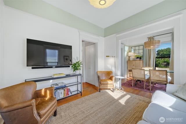 Property photo for 2614 E John Street, Seattle photo 3