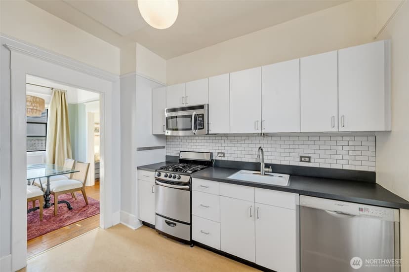 Property photo for 2614 E John Street, Seattle photo 6