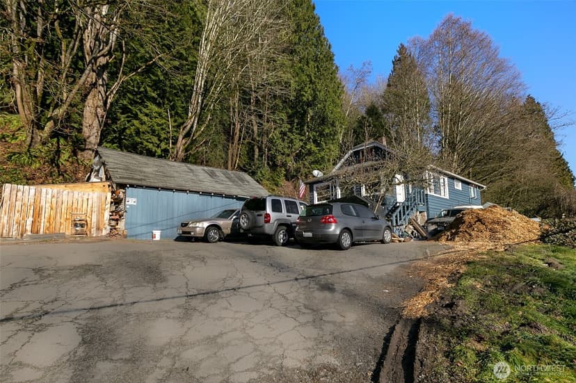 Property photo for 8109 Avondale Way NE, Redmond photo 2