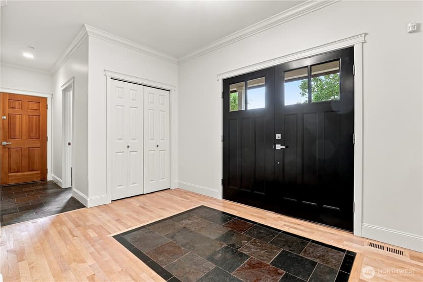 Property photo for 1020 5th Street, Kirkland photo 2