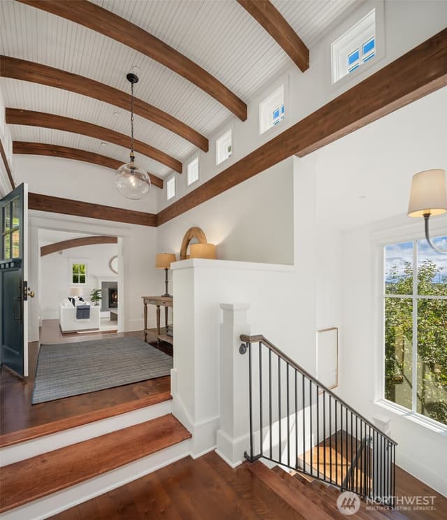 Property photo for 9221 SE 46th Street, Mercer Island photo 4
