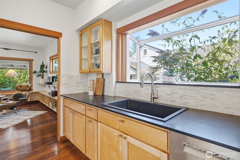 Property photo for 4008 31st Avenue S, Seattle photo 5