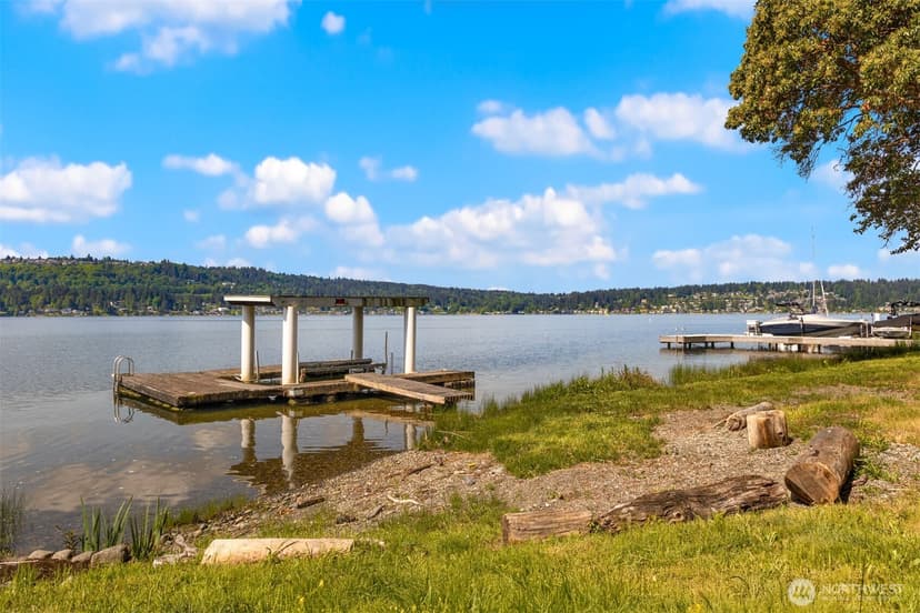 Property photo for 3027 E Lake Sammamish Parkway SE, Sammamish photo 4
