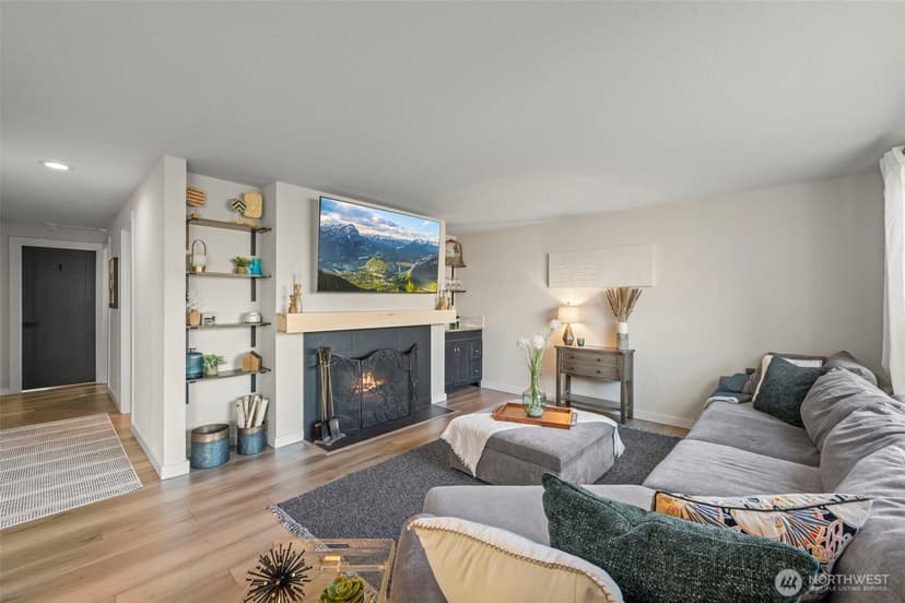 Property photo for 1319 S Puget Drive #D15, Renton photo 8