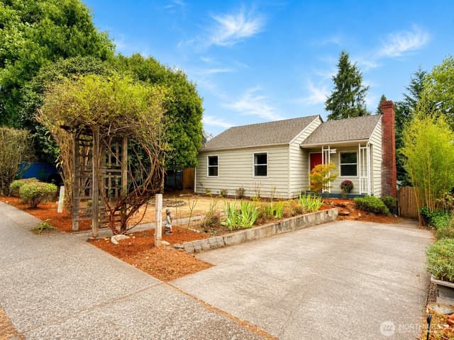 Property photo for 8516 37th Avenue SW, Seattle photo 3