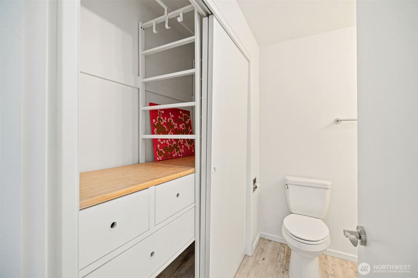 Property photo for 914 6th Avenue N #201, Seattle photo 35