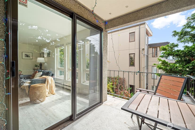 Property photo for 914 6th Avenue N #201, Seattle photo 15