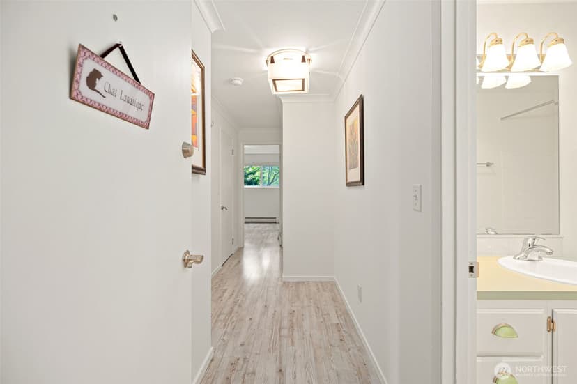 Property photo for 914 6th Avenue N #201, Seattle photo 5
