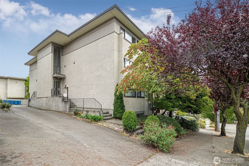 Property photo for 914 6th Avenue N #201, Seattle photo 3