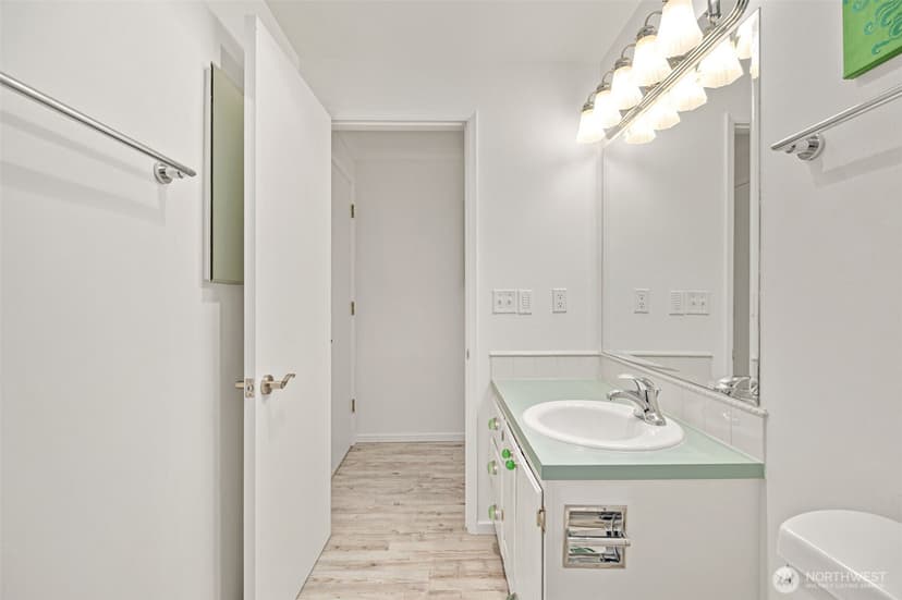 Property photo for 914 6th Avenue N #201, Seattle photo 7