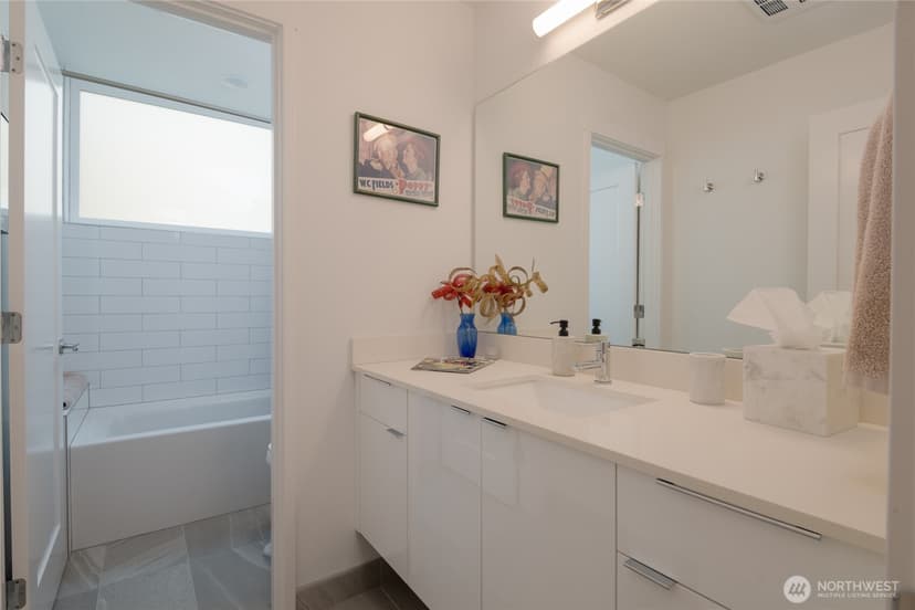 Property photo for 1524 13th Avenue S #A, Seattle photo 14