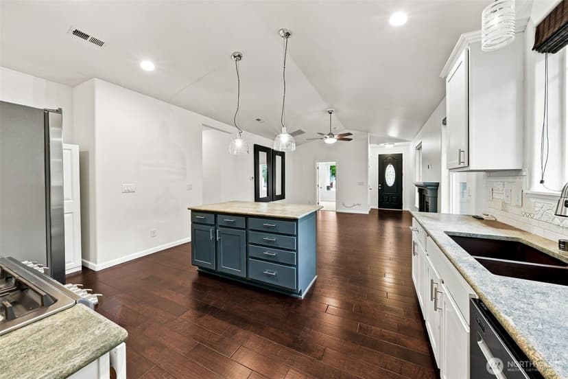 Property photo for 19220 Village Court E, Bonney Lake photo 10