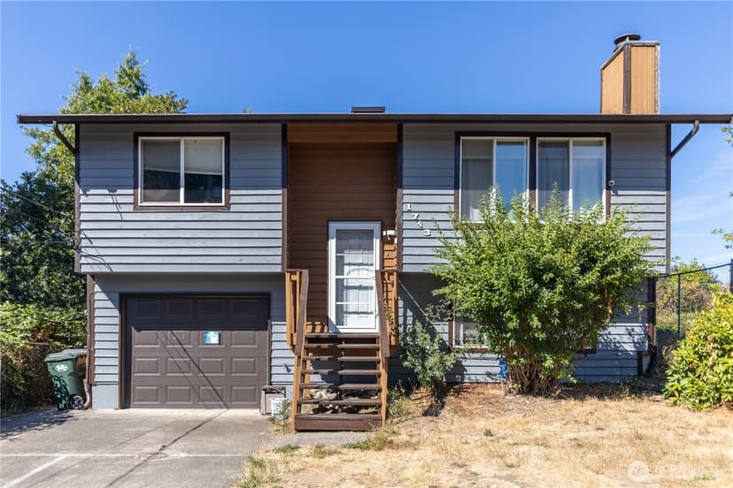 Property photo for 1743 Lafayette Street S, Parkland