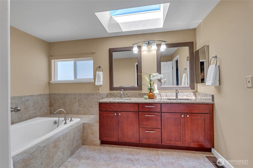 Property photo for 2052 NE Marina Vista Court, Poulsbo photo 26