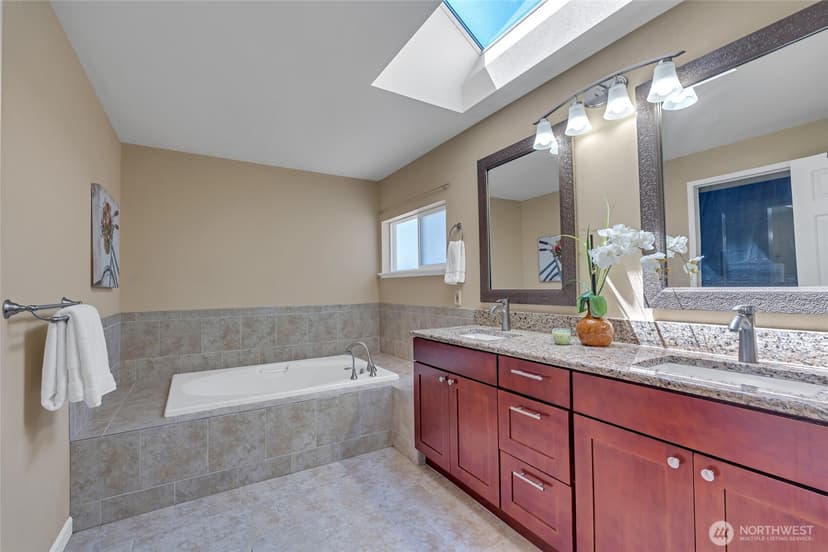 Property photo for 2052 NE Marina Vista Court, Poulsbo photo 25