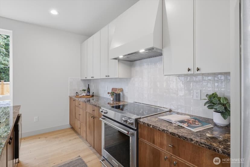 Property photo for 11732 38th Avenue NE #B, Seattle photo 7