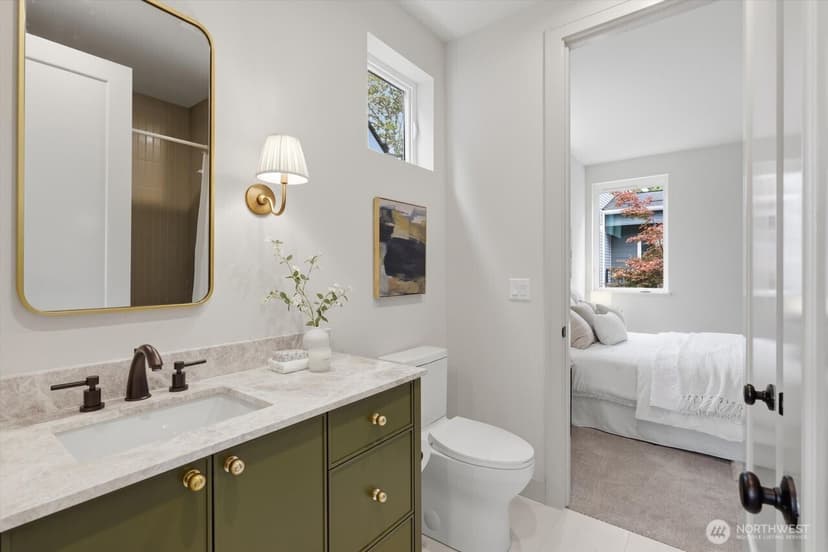 Property photo for 11732 38th Avenue NE #B, Seattle photo 15