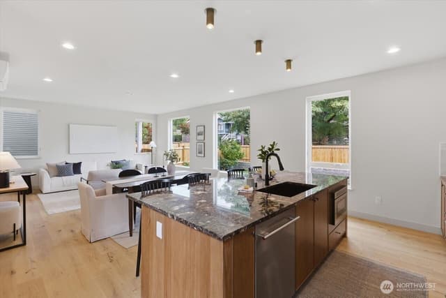 Property photo for 11732 38th Avenue NE #B, Seattle photo 5