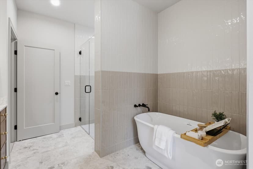 Property photo for 11732 38th Avenue NE #B, Seattle photo 12