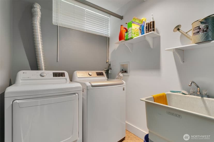 Property photo for 5539 Frances Avenue NE, Tacoma photo 18