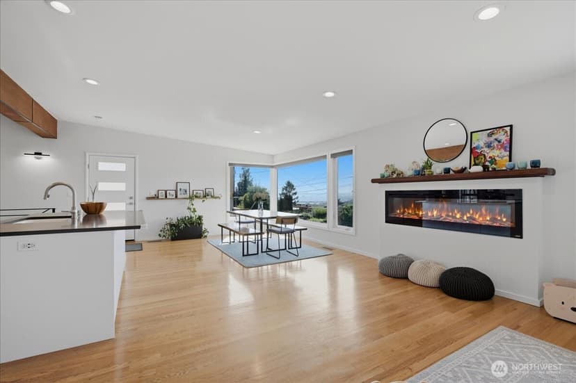 Property photo for 2568 13th Avenue W, Seattle photo 10
