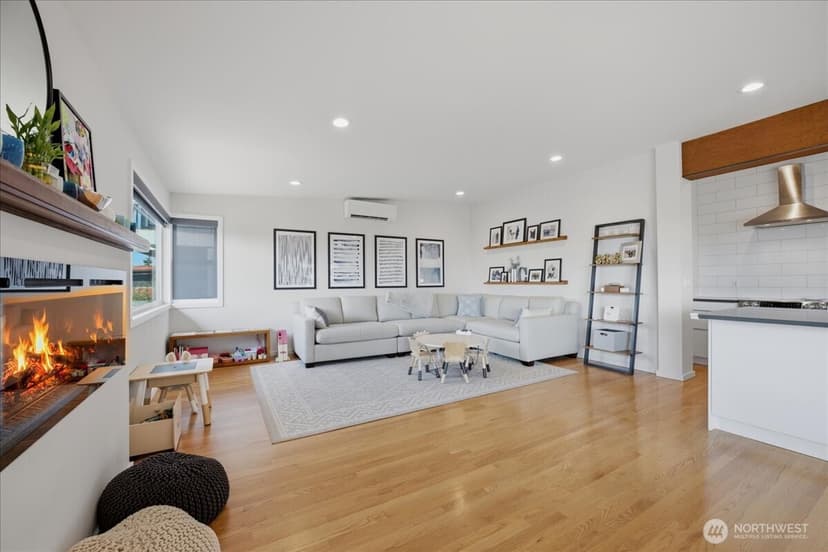 Property photo for 2568 13th Avenue W, Seattle photo 9