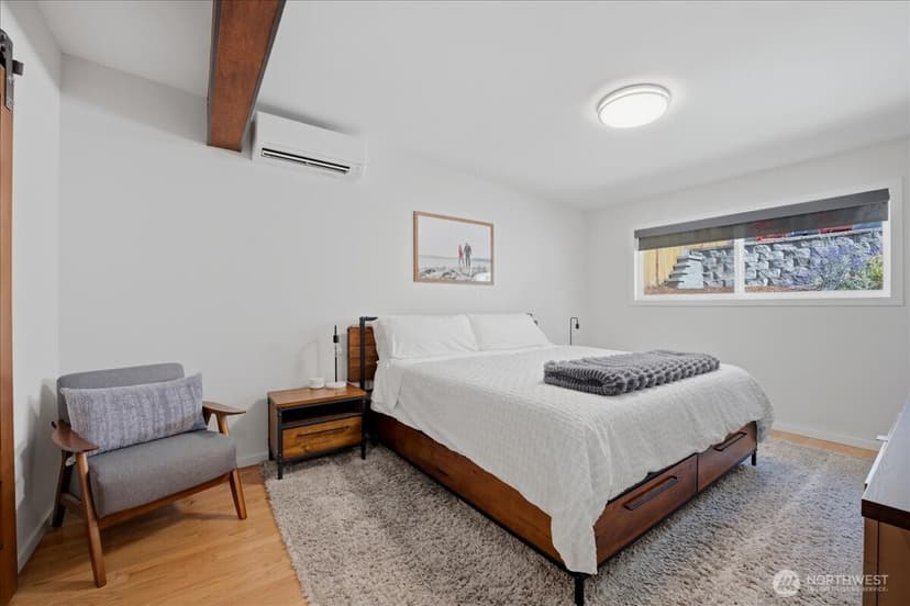 Property photo for 2568 13th Avenue W, Seattle photo 15
