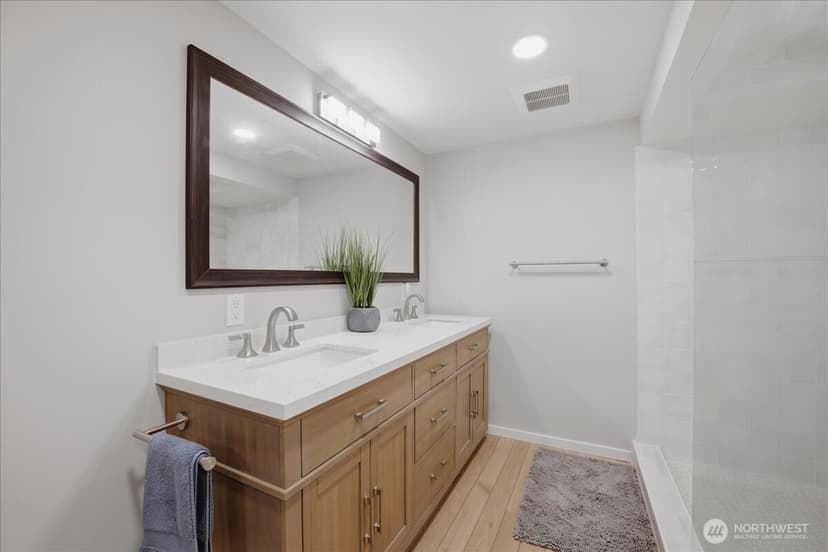 Property photo for 2568 13th Avenue W, Seattle photo 20