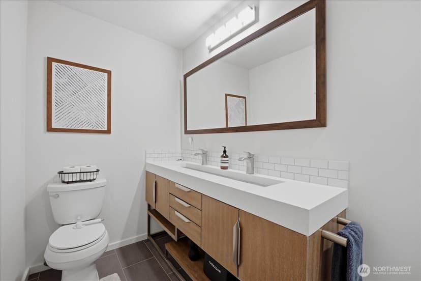 Property photo for 2568 13th Avenue W, Seattle photo 17