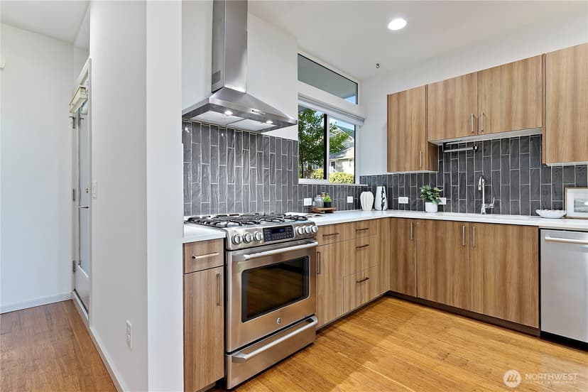Property photo for 1735 27th Avenue, Seattle photo 9