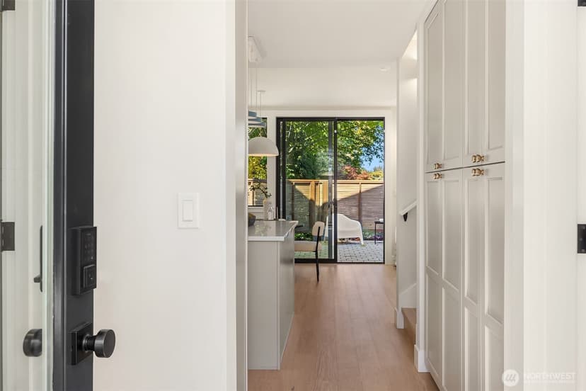 Property photo for 2316 S Forest Street, Seattle photo 4