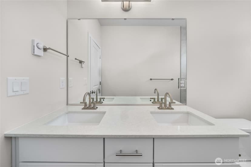 Property photo for 4261 Aberdeen Way NE, Renton photo 36