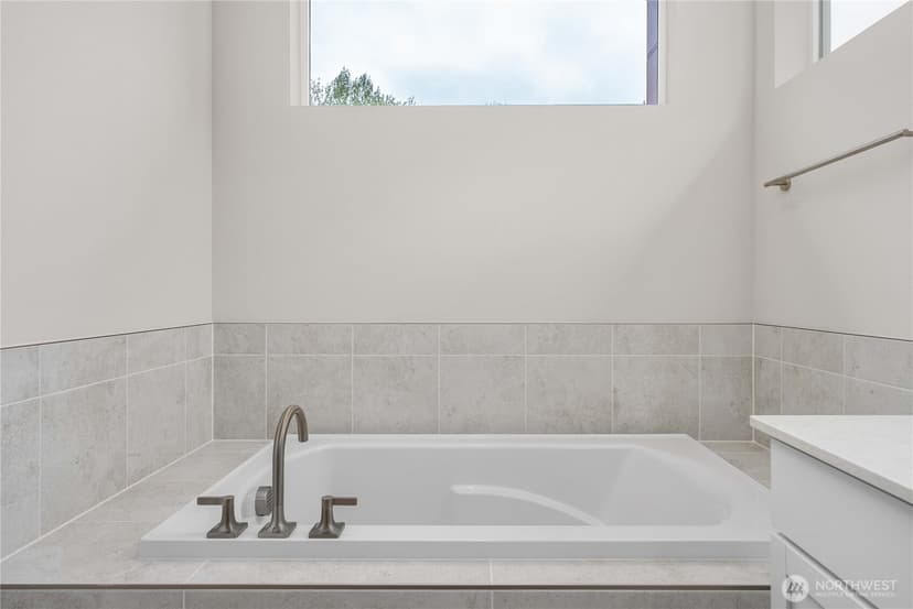 Property photo for 4261 Aberdeen Way NE, Renton photo 32