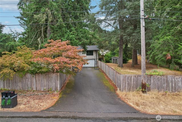 Property photo for 4223 Robin Road W, University Place photo 2
