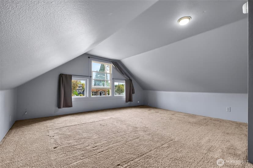 Property photo for 520 12th Street SE, Puyallup photo 24