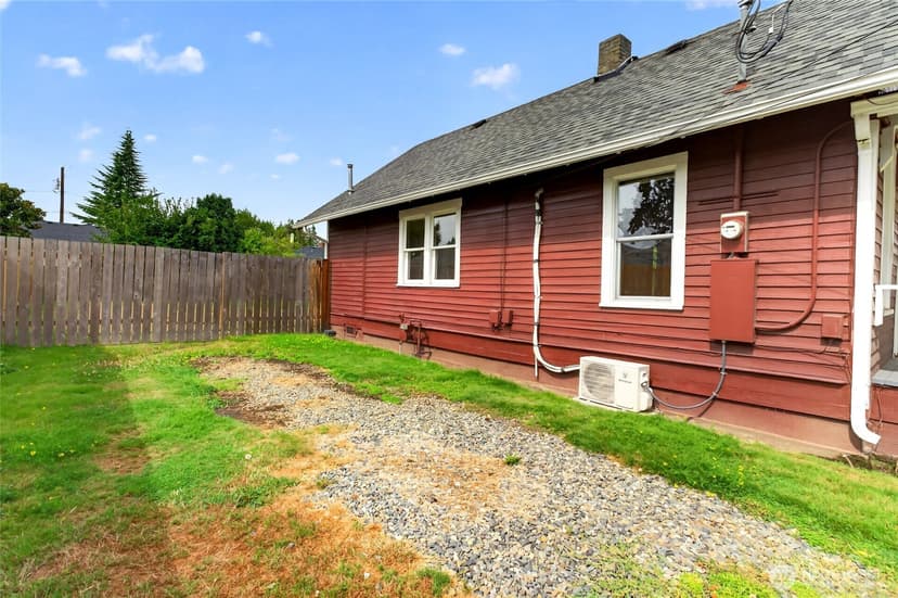 Property photo for 520 12th Street SE, Puyallup photo 31