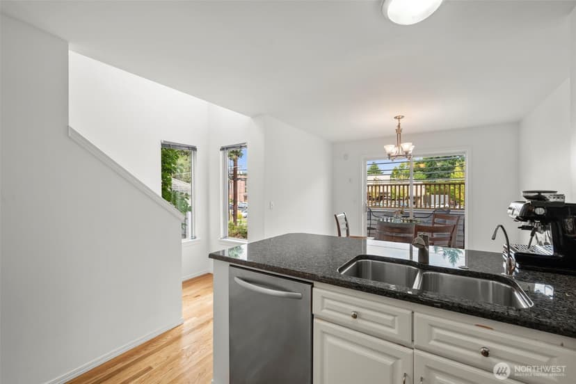 Property photo for 5243 40th Avenue NE, Seattle photo 6
