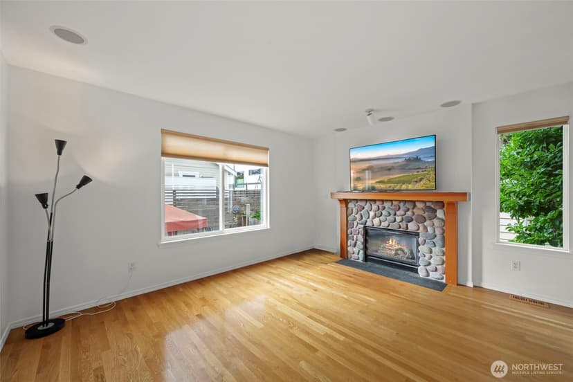 Property photo for 5243 40th Avenue NE, Seattle photo 12