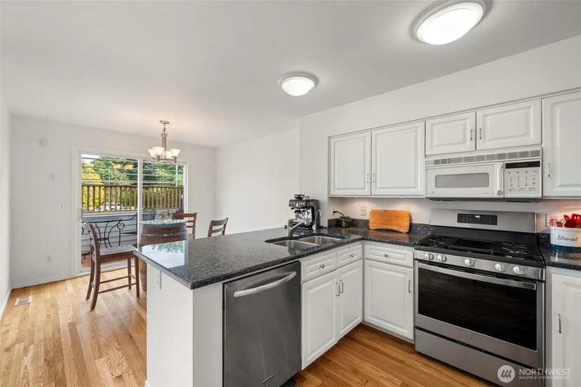 Property photo for 5243 40th Avenue NE, Seattle photo 7