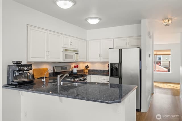 Property photo for 5243 40th Avenue NE, Seattle photo 3