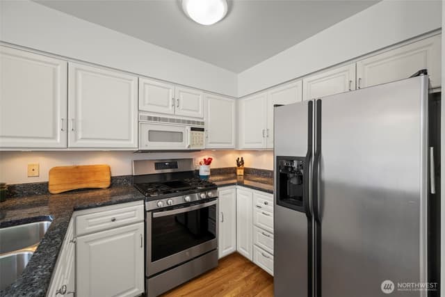 Property photo for 5243 40th Avenue NE, Seattle photo 5