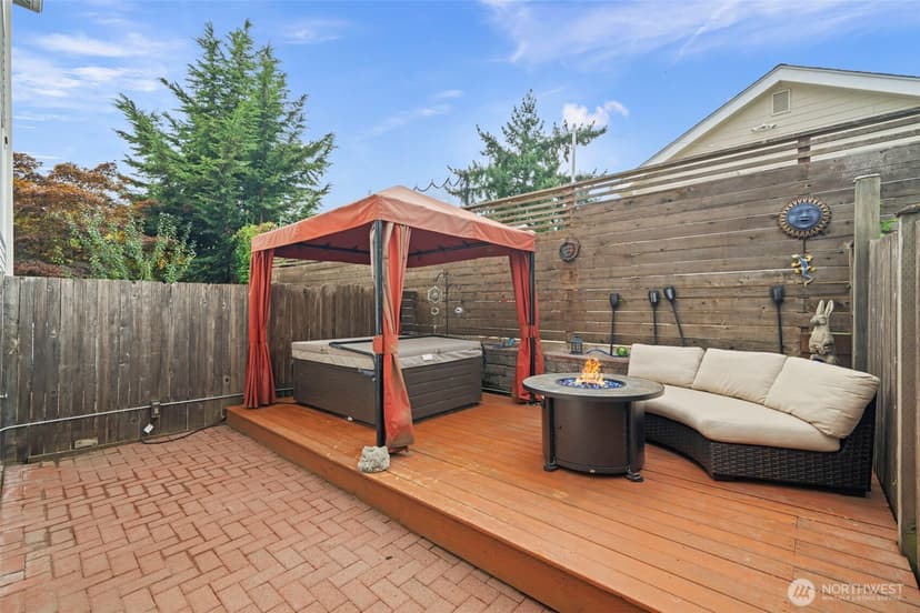 Property photo for 5243 40th Avenue NE, Seattle photo 32