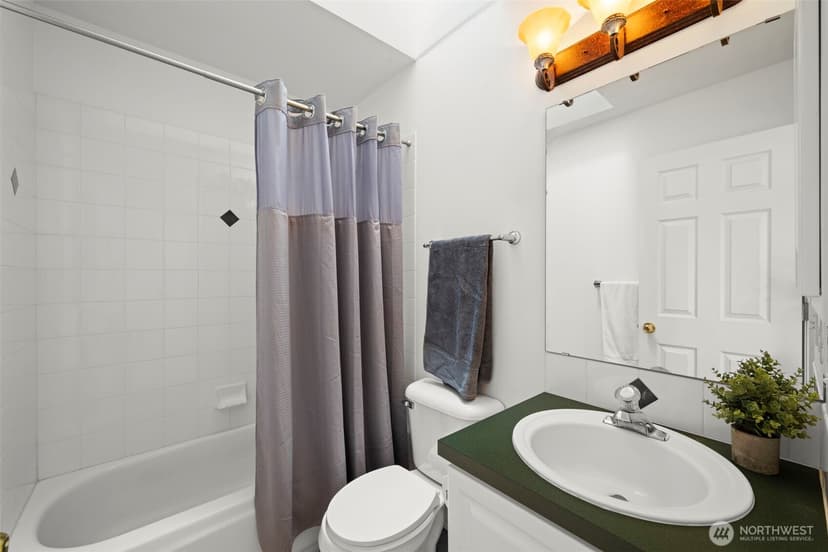 Property photo for 5243 40th Avenue NE, Seattle photo 17