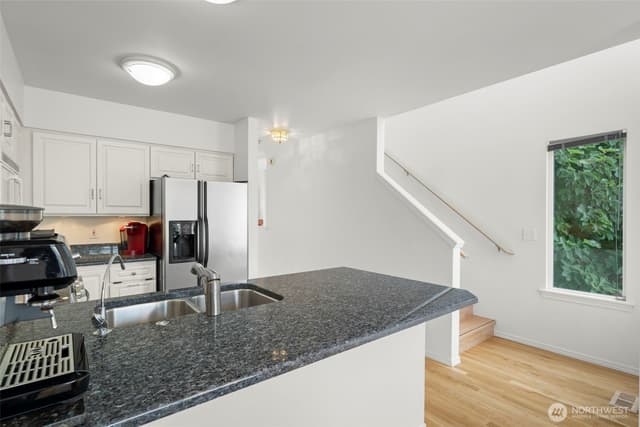 Property photo for 5243 40th Avenue NE, Seattle photo 4
