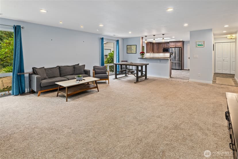 Property photo for 8126 70th Avenue Ct SW, Lakewood photo 9
