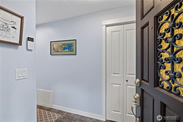 Property photo for 8126 70th Avenue Ct SW, Lakewood photo 4