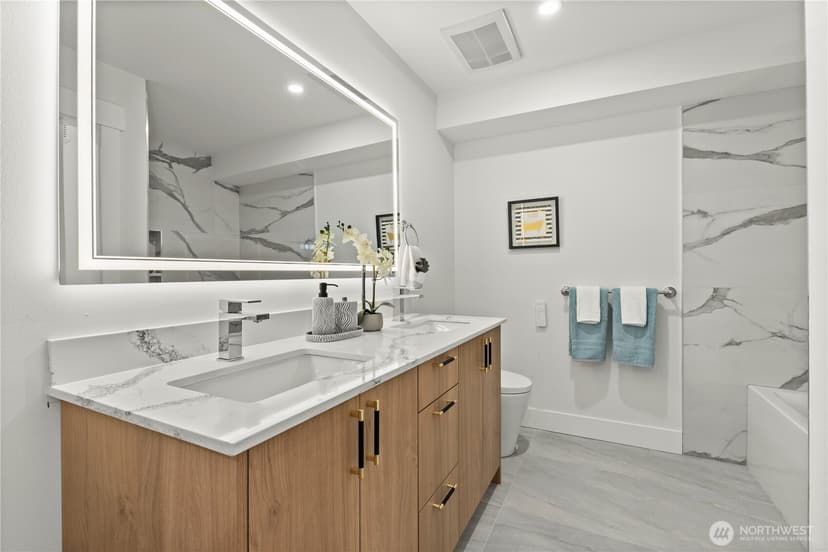 Property photo for 9535 Dayton Avenue N, Seattle photo 16